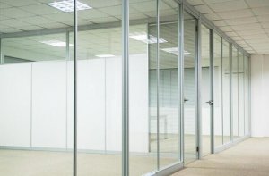 如何选择办公室玻璃隔断的款式