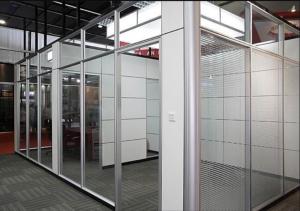 打造现代办公室的整体感非它莫属——办公玻璃隔断