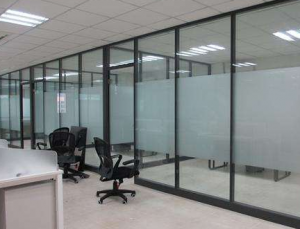 玻璃隔断根据不同的办公场景设计也不一样